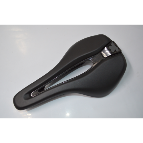 Carbon fiber saddle performs well in terms of comfort