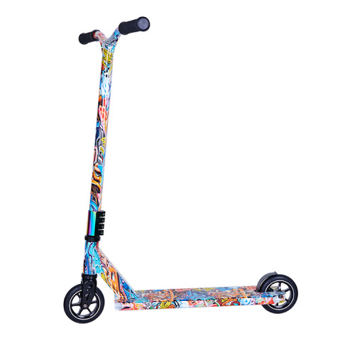 High-End 360 Freestyle Y Shape Lenker 6061 Aluminium Trick Scooter mit Graffiti-Muster