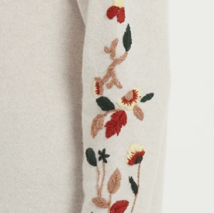 Wholesale high quality woman pullover custom design cashmere sweater with hand embroidery