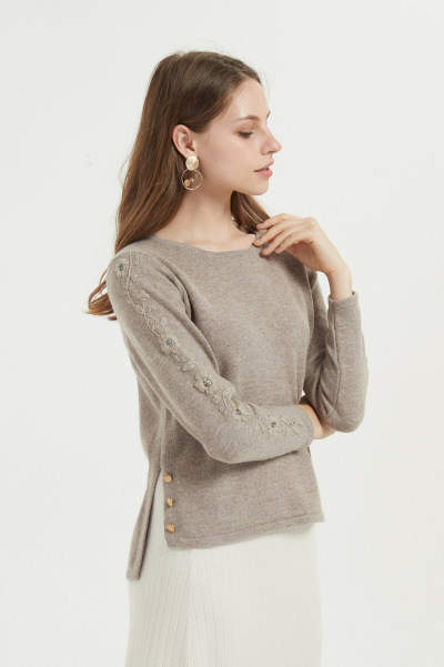 wholesale high quality women cashmere crewneck with hand embroidery with OEM design