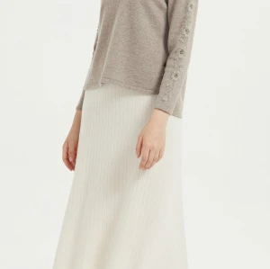 wholesale high quality women cashmere crewneck with hand embroidery with OEM design