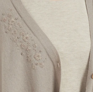 fashion design high quality pure cashmere women cardigan with hand embroidery in cheap price