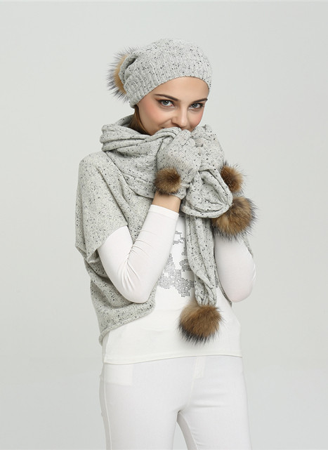 Ewsca Cashmere scarves in winter