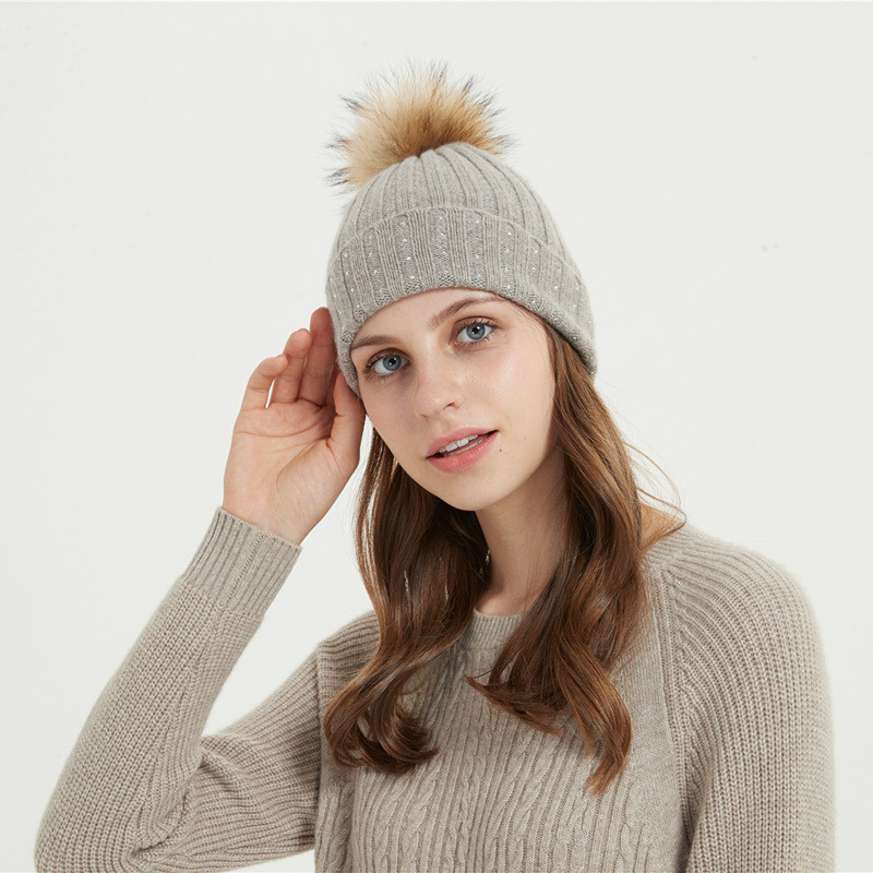 Wholesale high quality cable rib wool cashmere hat/beanie/cap with stone and fur pom pom