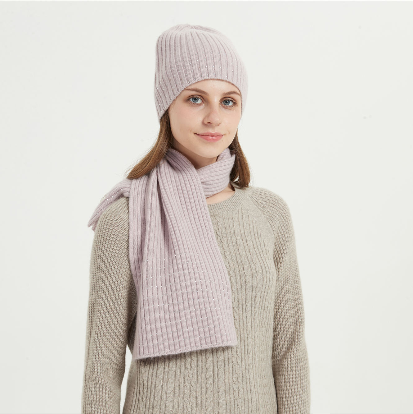 costilla de cachemir de lana para mujer con sombrero de piedras y bufanda