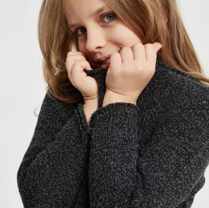 Custom-made extrafine merino wool round neck  girl sweater in multi colors by Chinese factory