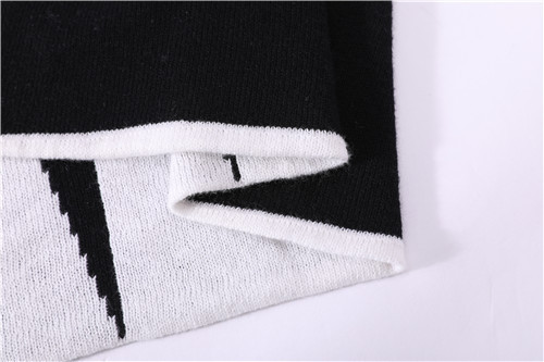 Wholesale black and white Pure Cashmere intarsia knitted pillow in small MOQ and factory price