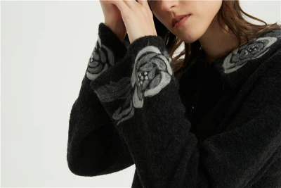 wholesale OEM design women high quality cashmere sweater with felt emb.