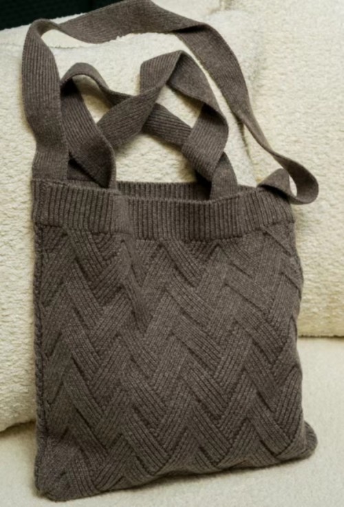 Cashmere knitting bags with special cable pattern from Chinese factory