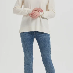 OEM wholesale high quality Women's hand embroidery crewneck cashmere sweater from China