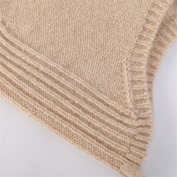 Seamless cashmere socks