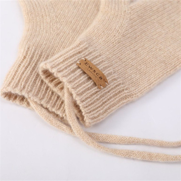 Seamless cashmere socks