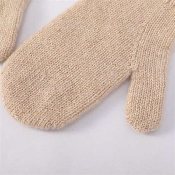 Seamless cashmere socks