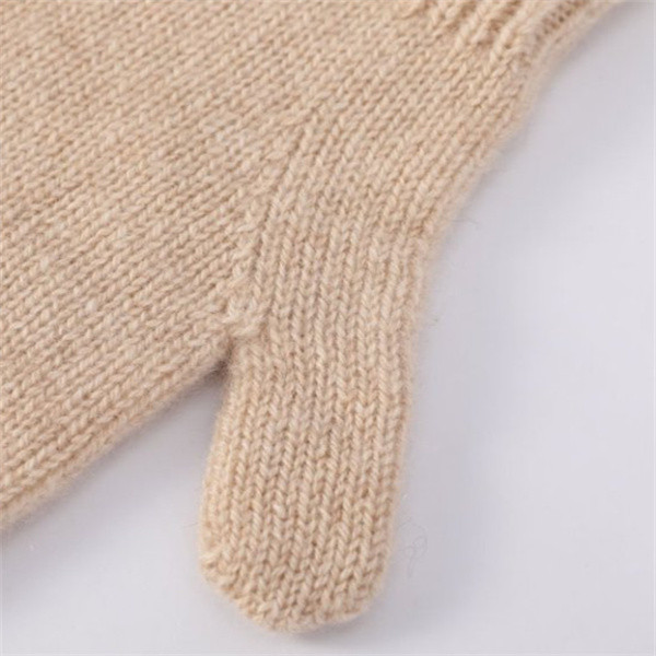 Seamless cashmere socks