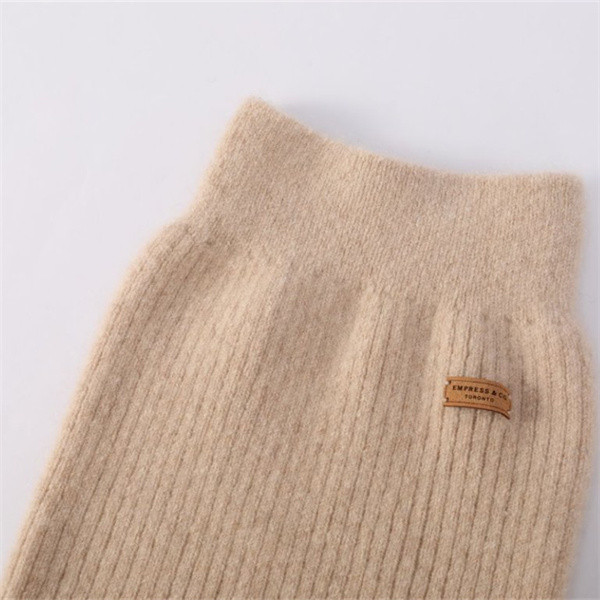 Seamless cashmere socks