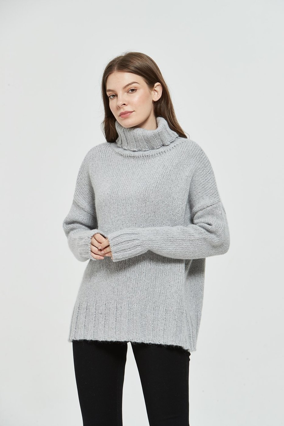 Cashmere Turtlenecks Wholesale: Why V-Necks Are Losing Winter 2026