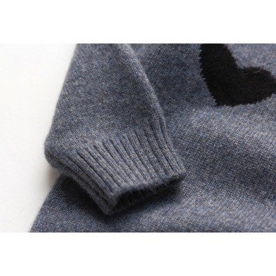 Custom design kid grey cashmere sweater with heart pattern and round neck wholesale