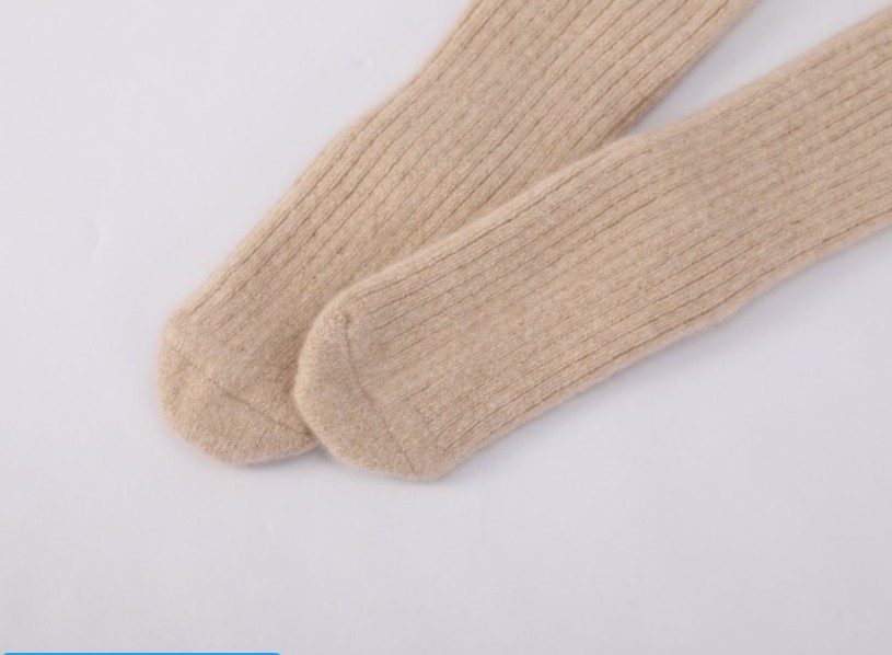 Seamless cashmere socks