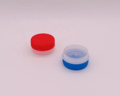 Plastic material PE PP screw cap empty oil tin can plastic spout and cap in stock