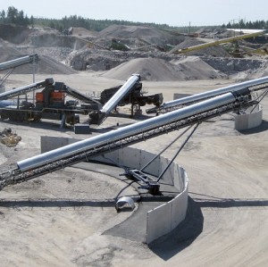 Mobile design with radial belt conveyor solution used for aggregate stacking handling