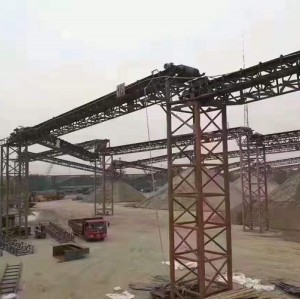 High performance stacking belt conveyor system for crushed rock and aggregate storage