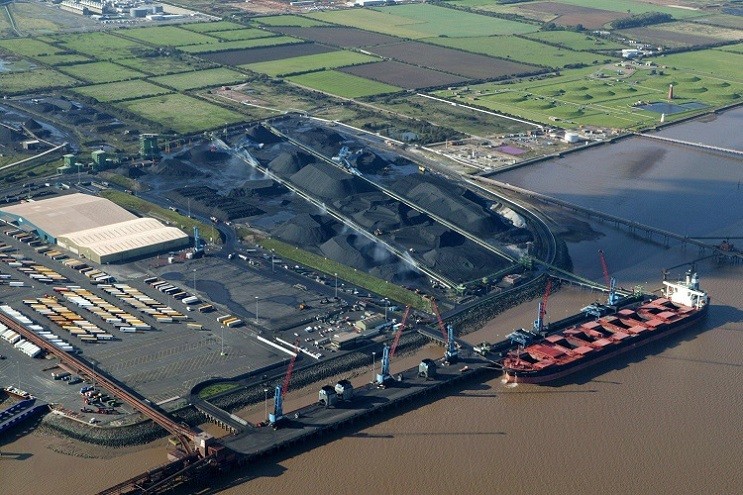 coal barge loading