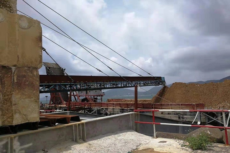 conveyor for port reclaim