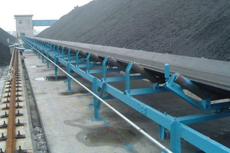 What are Causes reasons and hazards of Conveyor belt deviation