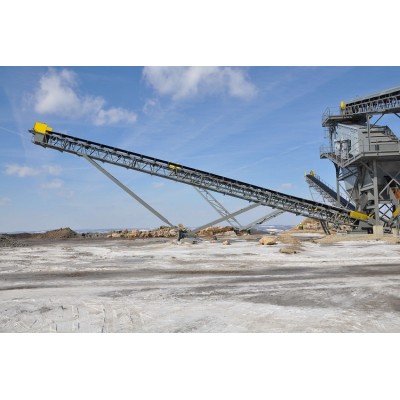 Heavy mobile belt conveyor used for stacking solution or barge loading