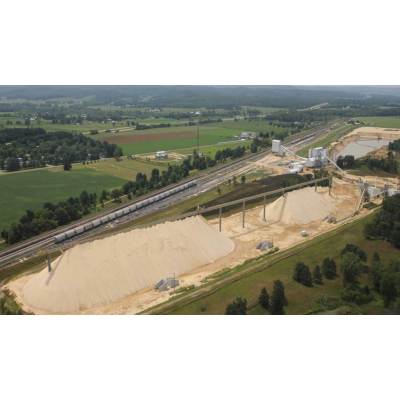 Belt conveyor with tripper car for bulk material stacking solution