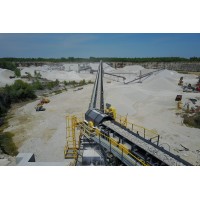 High performance stacking belt conveyor system for crushed rock and aggregate storage