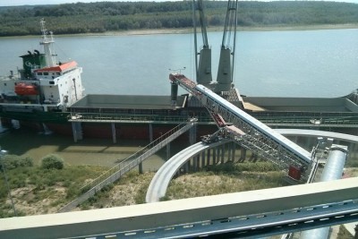 Powered extendable truck / barge loading telescopic belt conveyor