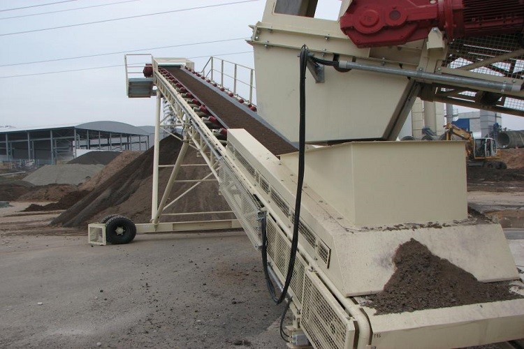 mobile belt conveyor for aggregate stacking