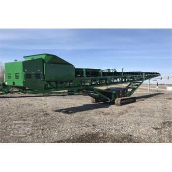 Stacking conveyor by Tracked mounted mobile design applied for a bulk materials
