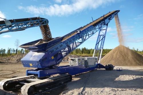 Stacking conveyor by Tracked mounted mobile design applied for a bulk materials