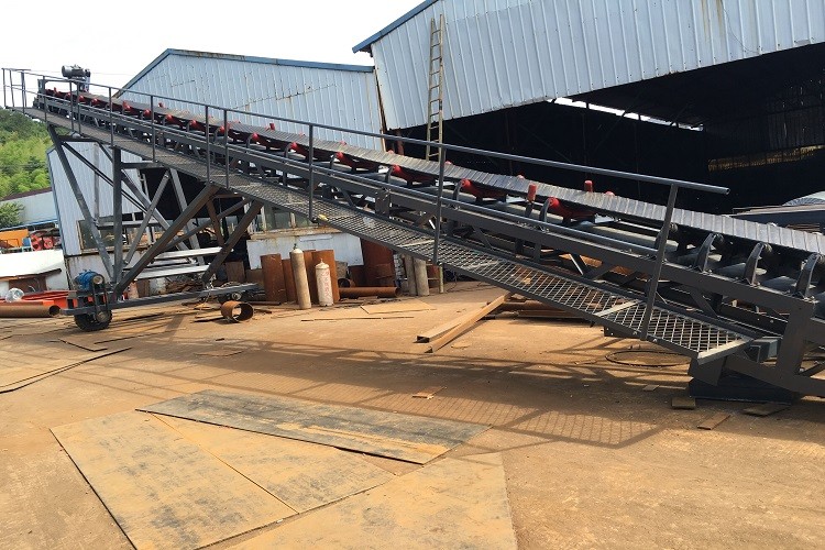 What are the Operating specifications for mobile belt conveyors?