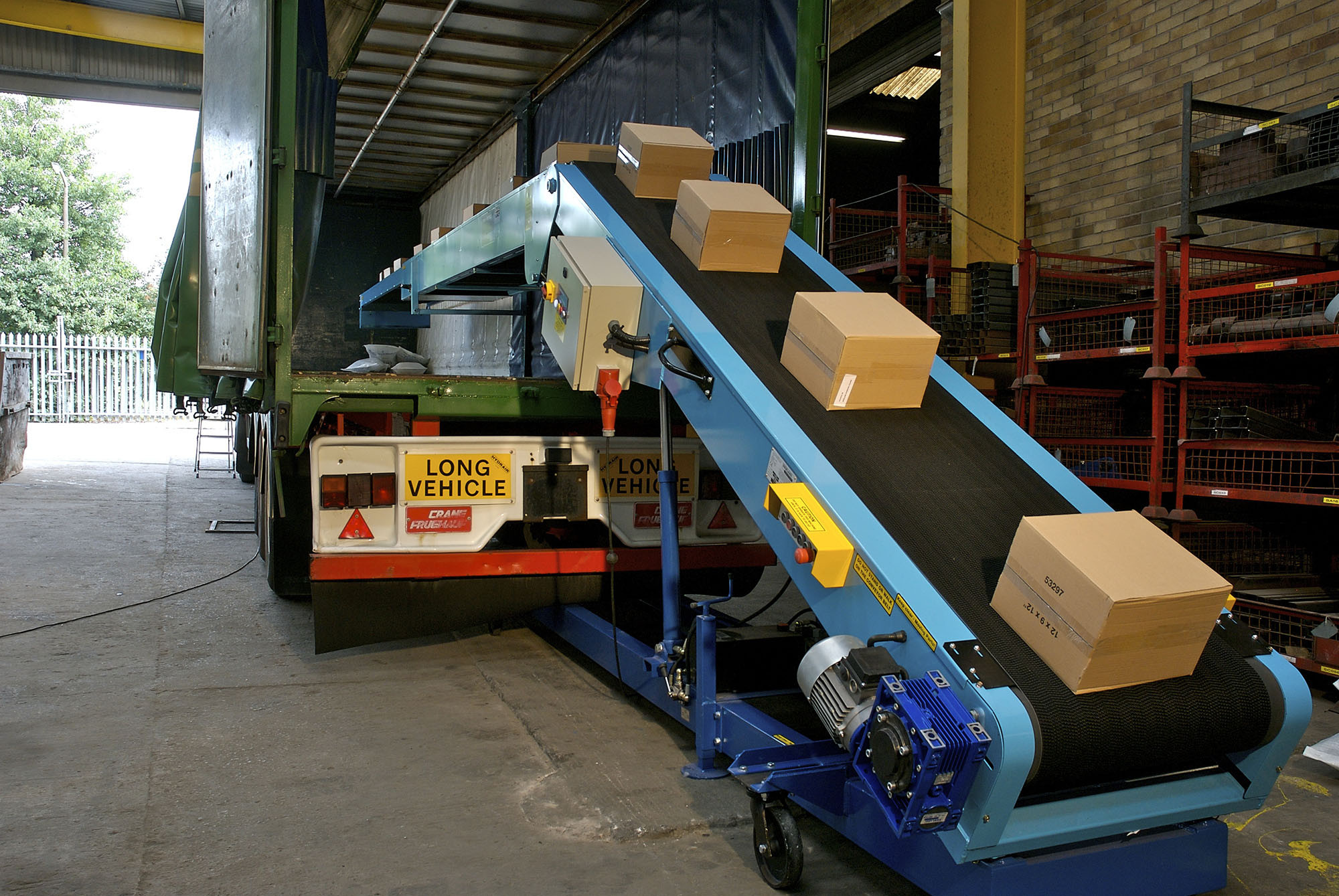 Trucking loading belt conveyor