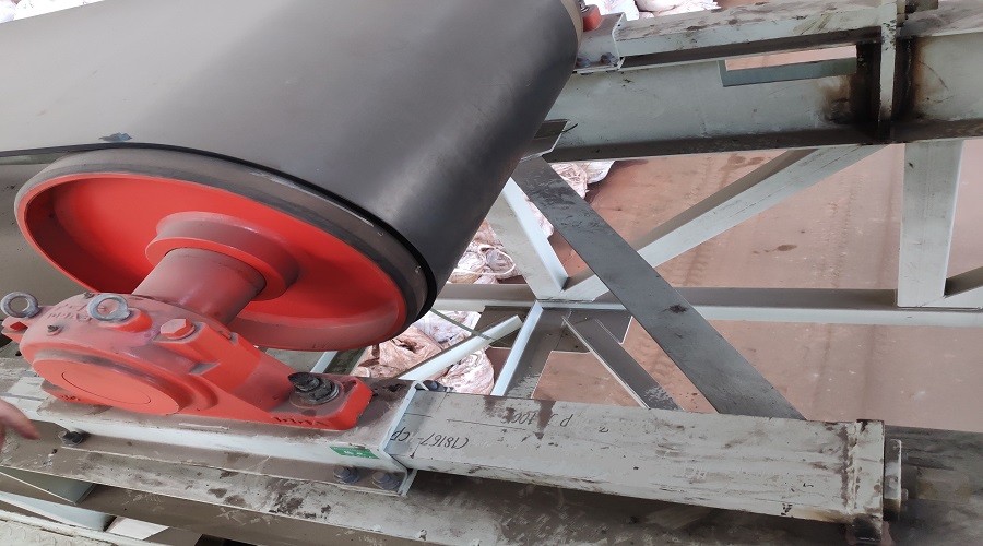 belt conveyor screw tension device