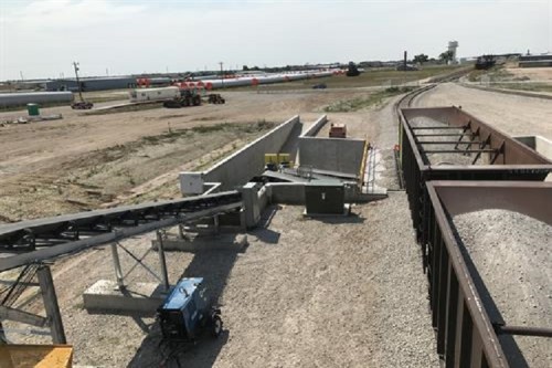 Sistema de cinta transportadora de carga y descarga para el transporte de la estación de ferrocarril.