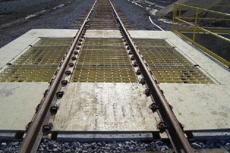 Train unloading/ discharging grid plates