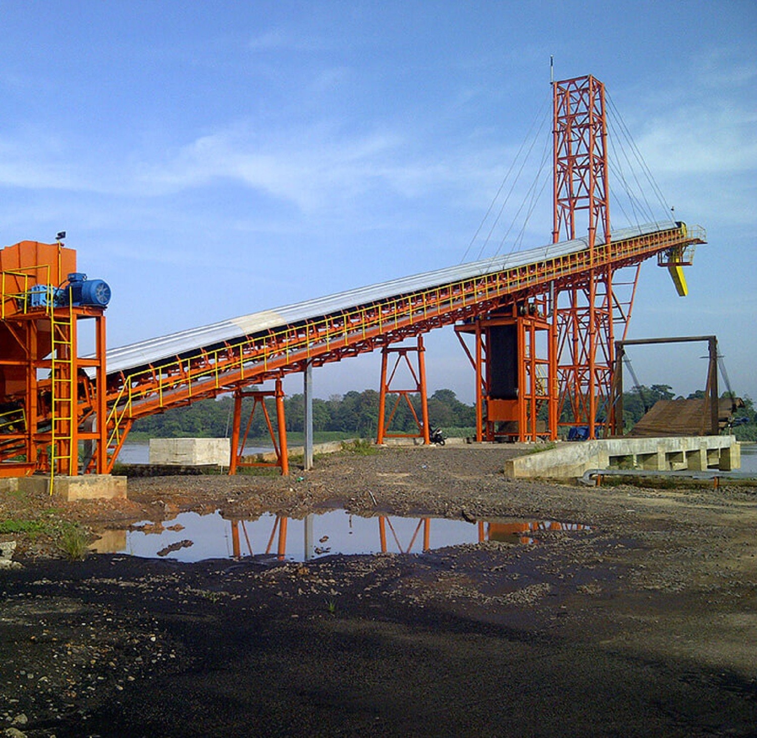 ship loading conveyor take up tensioning device