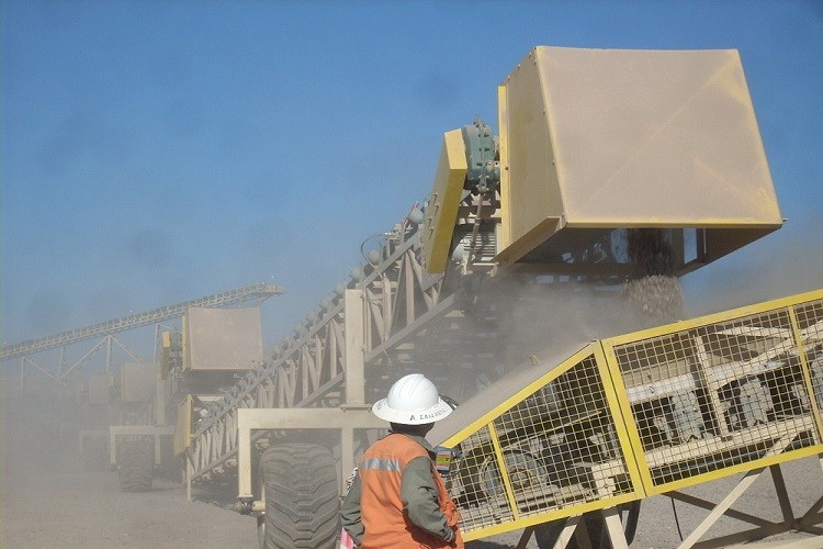 What should be paid attention to while running operation of belt conveyor