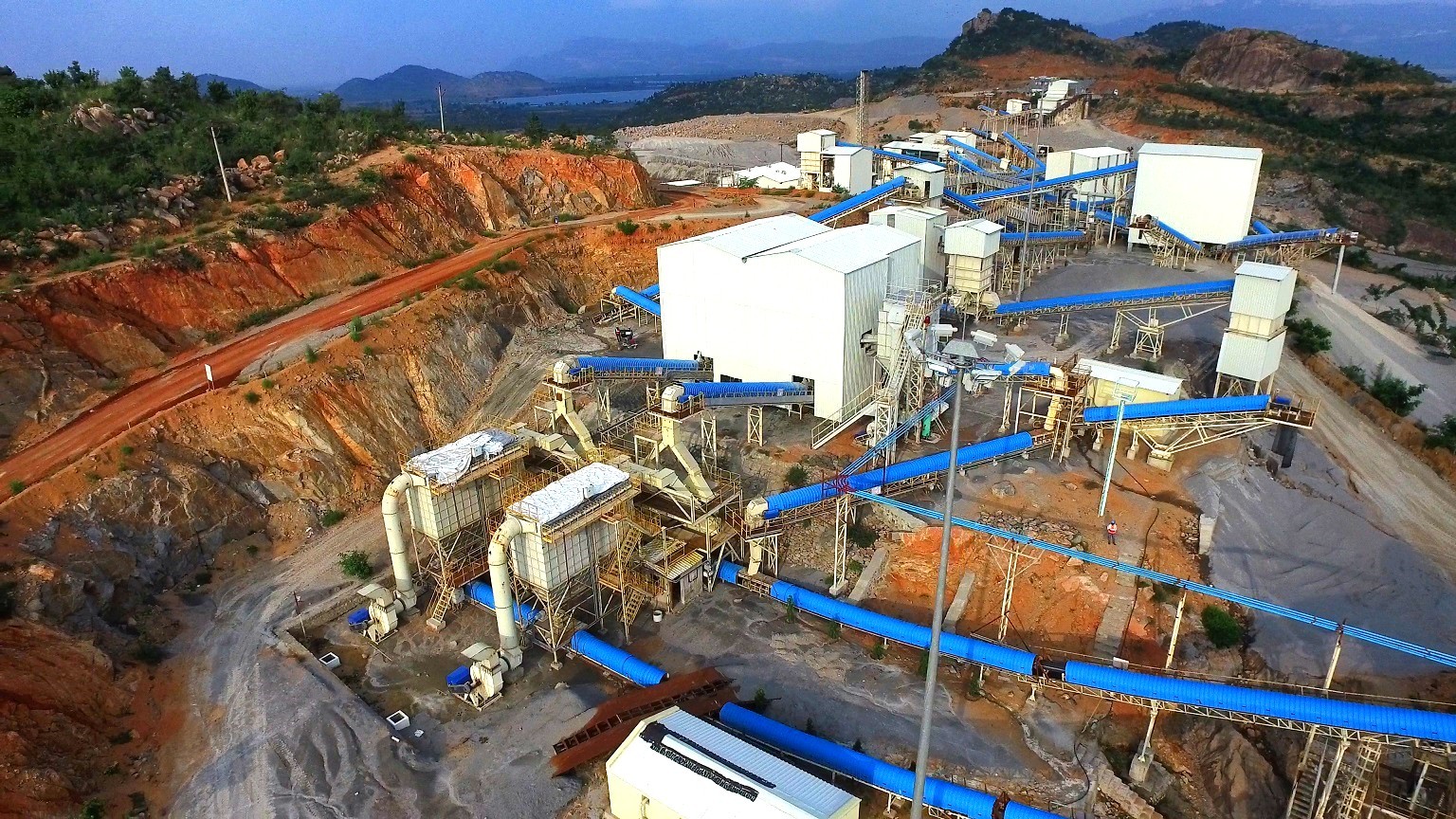 belt conveyor system for mineral ore processing