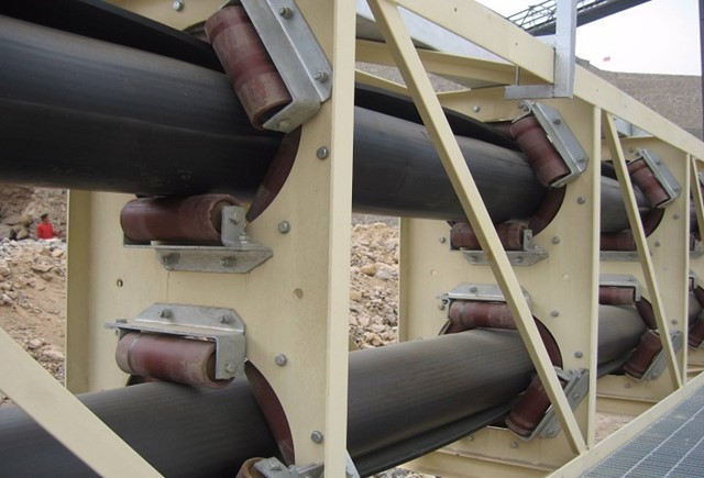 Tube belt outlet conveyor