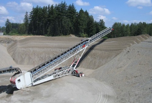 Telescopic belt conveyor  used for barge loading or tracking solution