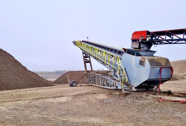 Large Capacity Rail-mounted Ship Loader with 100-3000tph Capacity