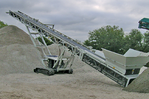 tracked conveyor for stacking