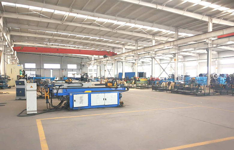 El taller que cubre un área de más de 3000 metros cuadrados es el área principal de fabricación.