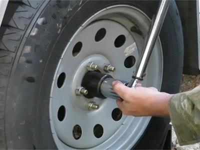 4 Precautions for Maintaining Trailer Axles