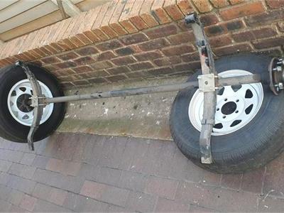 What Components Need to Be Checked Before Replacing the Trailer Axle?